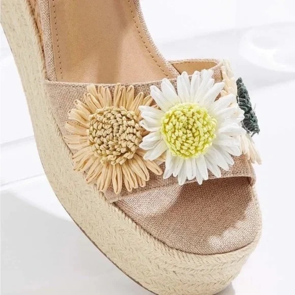 Cato | Straw Flower Platform Wedges Various Sizes Available - Picture 2 of 8
